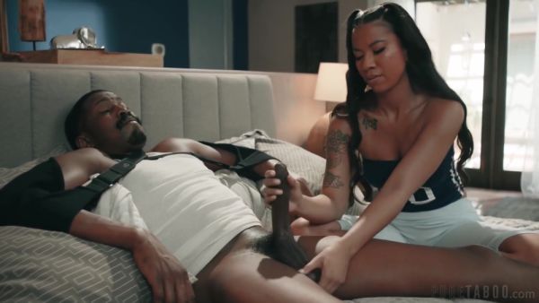 Ameena Green Stepdaughter Helping Hand - Green Eyes - videomanysex.com on systemporn.com