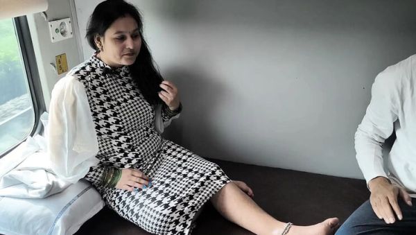 Indian Stepmom Puja Gets Fucked Hard in Train Compartment - Desi BBW Doggy Style & Missionary Sex - xxxfiles.com - India on systemporn.com