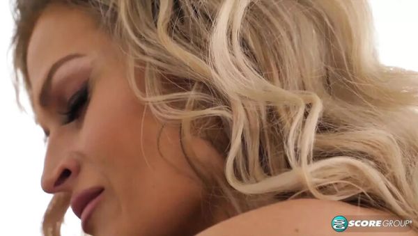 Jessi Lee Blonde MILF Fucked Hard by Machine - Big Tits Cum - porntry.com - Britain on systemporn.com