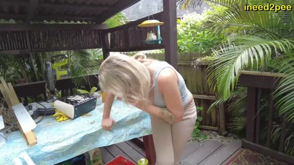 INEED2PEE IPOD Sexy MILF Brandon super soaker khaki pants - Ineed2pee Ineedamommy - hclips.com on systemporn.com