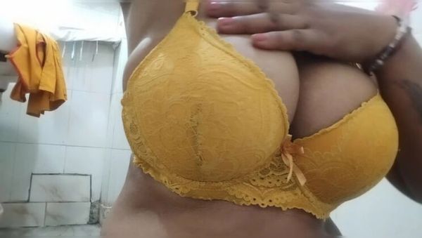 Desi Aunty Mona Fingering Her Big Nipples & Pussy in Bathroom Homemade Sex Video - porntry.com - India - Japan on systemporn.com