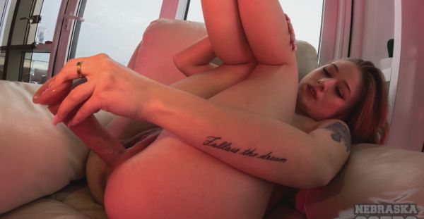 Amateur Elizabeth plays with her pussy on the sofa with a dildo - alphaporno.com on systemporn.com