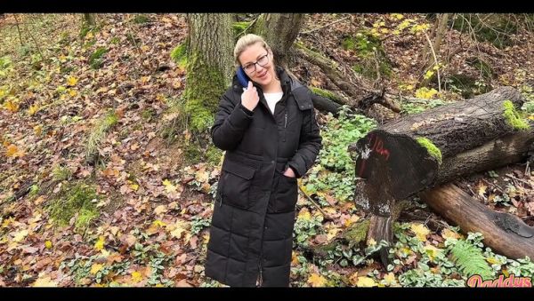 Extremely Horny MILF Squirts Cunt Outdoors - Amateur Fucking & Pissing - veryfreeporn.com - Germany on systemporn.com