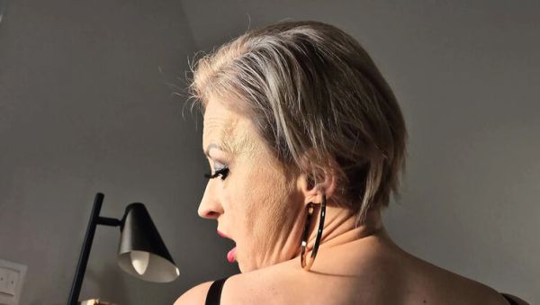 Wanilianna Anal MILF Solo with Mechanical Dildo - Crazy Ride in Stockings & High Heels - porntry.com - Britain on systemporn.com