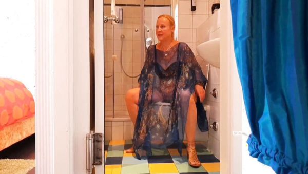 Selena701 Gold Rain Pissing Fetish & Sex in Heels - German MILF Big Tits Blowjob Cumshot - porntry.com - Germany on systemporn.com