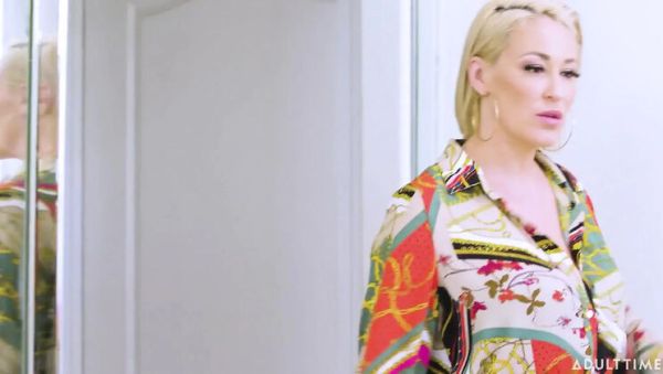 MILF Ryan Keely Rescues Aaliyah Love Stuck in Tub - Wet Lesbian Pussy Eating & Bathroom Sex - porntry.com - Britain on systemporn.com