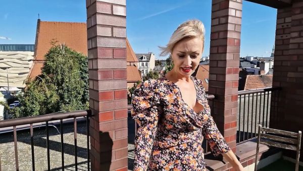 Wanilianna Outdoor Rooftop Masturbation with Glasses and Stockings - veryfreeporn.com - Britain on systemporn.com