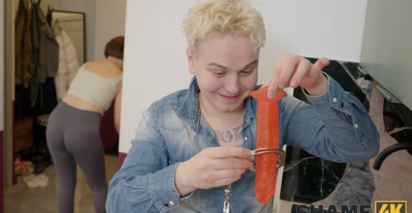 Monster cock pleaser Mom's wild ride on the couch - alphaporno.com on systemporn.com