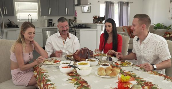 Charles Dera & Alex Mack plow Kyler Quinn and Jamie Michelle in a steamy Christmas threesome - alphaporno.com on systemporn.com