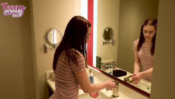 Stepdaughter Vacation Creampie - Reese Robbins Gets Filled - xxxfiles.com - Britain on systemporn.com