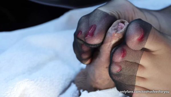 MILF Mistress Gives Slow Nylon Footjob & Cum on Feet - Amateur German HD - veryfreeporn.com - Germany on systemporn.com