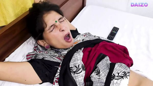 Desi Bhabi Suman Fucks Dewar in Hindi Urdu HD Porn - porntry.com on systemporn.com