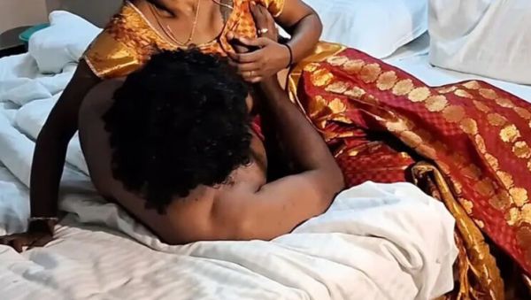 Hot Tamil Aunty in Red Silk Saree Fucked Hard - Homemade Blowjob & Moaning - veryfreeporn.com - India on systemporn.com