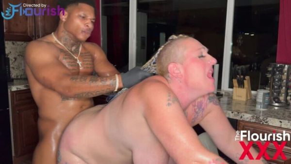 Big Ass MILF Livie Blainn Gets BBC Face Fuck From Bossman Dre In Kitchen At Night - veryfreeporn.com - Britain on systemporn.com