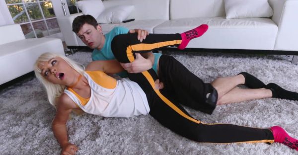 Blond babe Marie sucks and rides in her spandex - alphaporno.com on systemporn.com