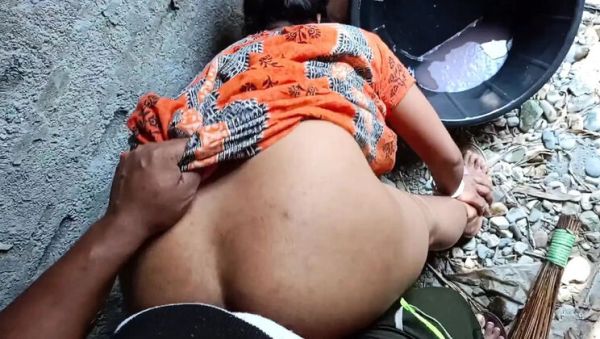 Desi Bhabhi Outdoor Bathroom Fuck - Doggy Style with Long Hair Indian Aunty New Video - porntry.com - India on systemporn.com