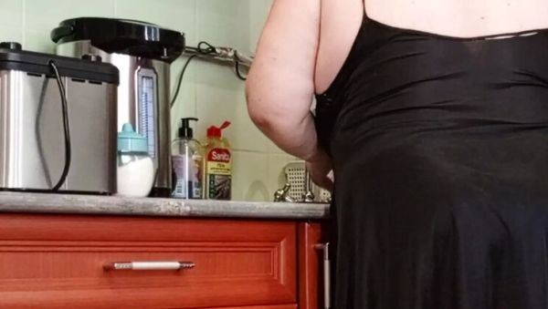 Neighbor MILF Sucks My Cock In Kitchen - Homemade Blowjob & Cumshot - veryfreeporn.com on systemporn.com