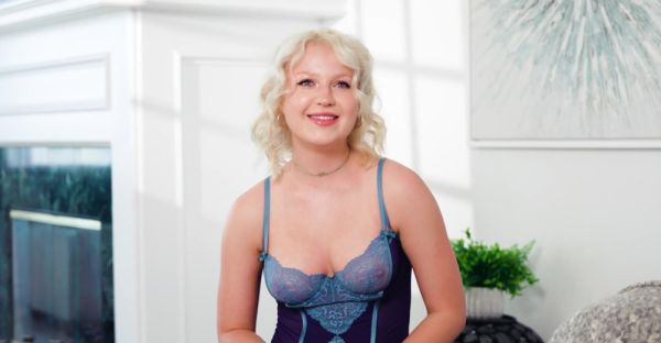 Blond bombshells Donny & Annaleigh indulge in a steamy POV BJ session - alphaporno.com on systemporn.com