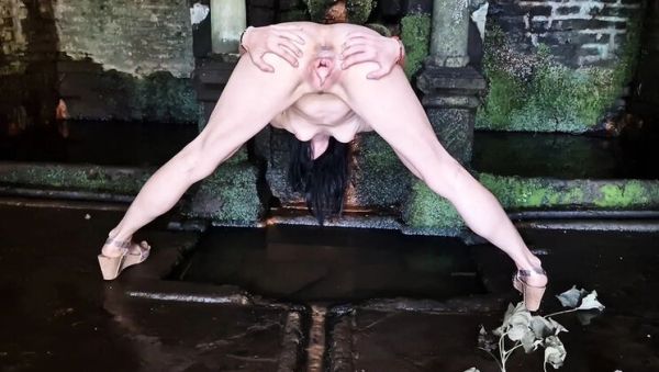 Nicky Brill Outdoor Gaping Pussy and Pissing Close Up - Amateur MILF Solo - porntry.com on systemporn.com