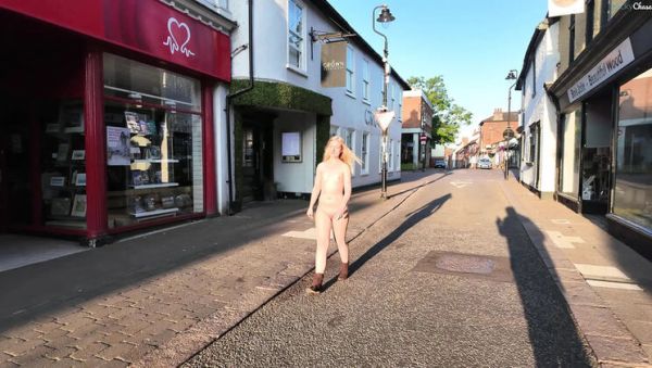 British Wife Becky Chase Goes Nude in Public at Night - Outdoor 4K Porn - veryfreeporn.com - Britain on systemporn.com