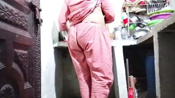 Desi Pakistani Abida Parveen Sucks Boyfriend's Big Dick Close Up - Hot Indian MILF Fingering & Ass Licking - veryfreeporn.com - Britain - India - Pakistan on systemporn.com