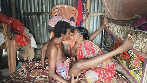 Desi Housewife Takes It Doggy Style - Anal Sex with Big Ass Indian Bhabhi - veryfreeporn.com - India on systemporn.com