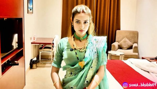 Desi Indian Housewife Calls Friend Home For Hardcore Sex - Full Hindi Audio with Sassysonia - veryfreeporn.com - India on systemporn.com