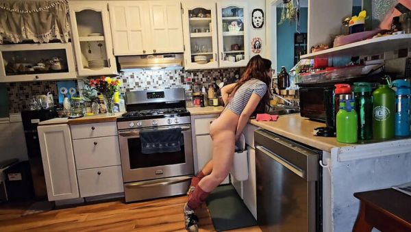 Nerdy Canadian Girl Desperate Pee in Kitchen Trash Can - Amateur Glasses Solo Pissing - veryfreeporn.com - Britain - Canada on systemporn.com