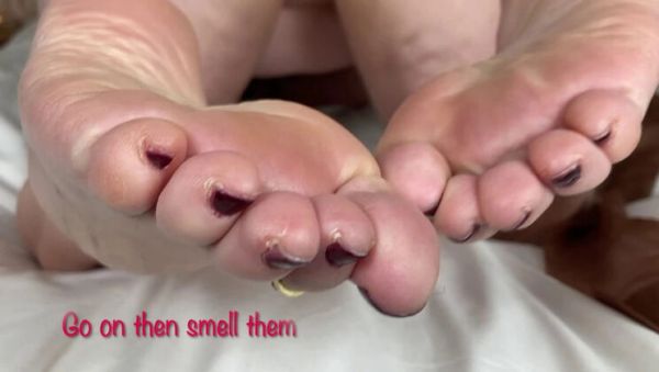 Mature British Granny Shows Bare Feet & Big Natural Tits - Homemade Foot Fetish Part 1 - xxxfiles.com - Britain on systemporn.com