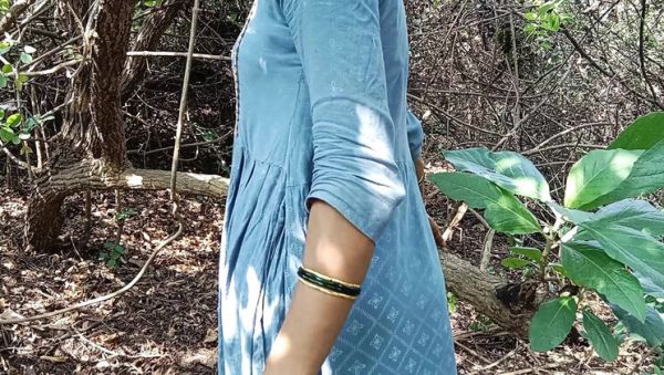 Indian Bhabhi Deep Throat Blowjob in Forest - Desi Village Wife Sucks Dick Hard - porntry.com - India on systemporn.com