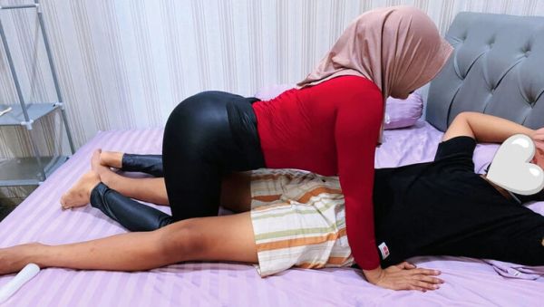 Horny Indonesian Hijab Stepmom Viral - Big Natural Tits Mom Cheats with Stepson in Homemade Sex - veryfreeporn.com - Britain - Indonesia on systemporn.com