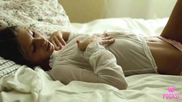 Perky teen Roxana cums hard with a vibrator on her tight snatch - xxxfiles.com - Britain on systemporn.com