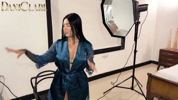 Amateur Makeup Artist Takes Big Dick and Cums - xxxfiles.com - Spain - Colombia on systemporn.com