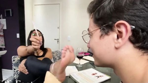 Goddess Kiffa Gives a Foot Worship Lesson to Her Lucky Student - veryfreeporn.com - Britain - Spain on systemporn.com