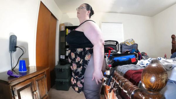 Thick BBW MILF Strap-Down Huge Dildo Till She Squirts in Pantyhose - veryfreeporn.com - Britain - Usa on systemporn.com