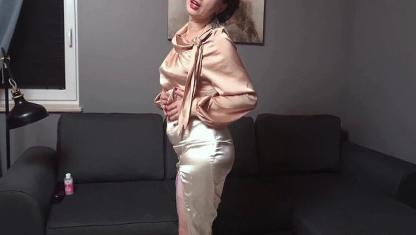 Hairy Bush and Seamed Stockings: Big Natural Tits Dildo Fun with Wanilianna - Part 1 - veryfreeporn.com - Britain - Poland on systemporn.com