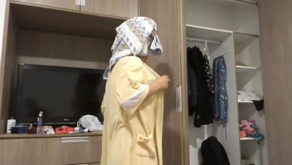 Horny Stepmom Returns From Beach, Strips, Pisses, Bathes, Then Watches Me Jerk Off - veryfreeporn.com - India on systemporn.com