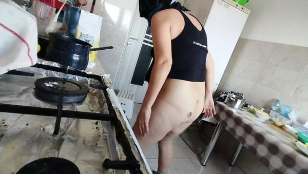 Sexy Mom Big Tits Hairy Pussy Cooks Breakfast Naked - porntry.com - Britain on systemporn.com
