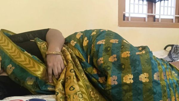 Cheating Housewife Pushpa Valli Gets Fucked Threesome - veryfreeporn.com - India on systemporn.com
