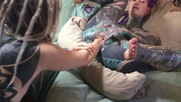 Dreadlocked & Tatted Lesbians Fist Each Other's Tight Holes - veryfreeporn.com - Britain on systemporn.com