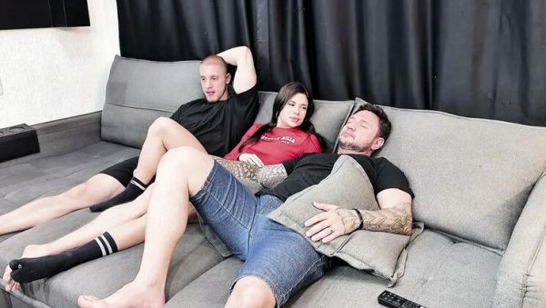 My horny gf makes out with my friend the second I leave the room - porntry.com - Brazil - Portugal on systemporn.com