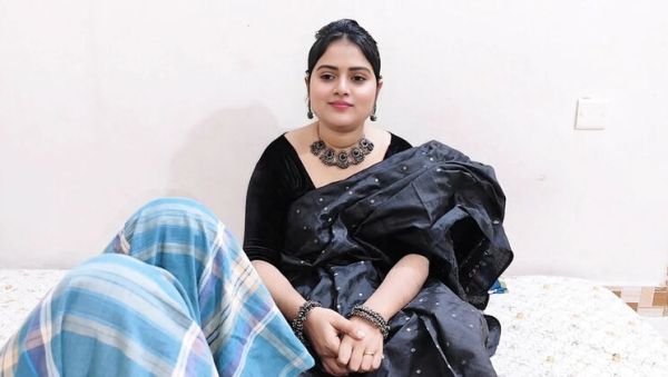 Indian Bhabhi Eshita Gets Classy Romance with Devar - Hot Handjob Fun - veryfreeporn.com - India on systemporn.com