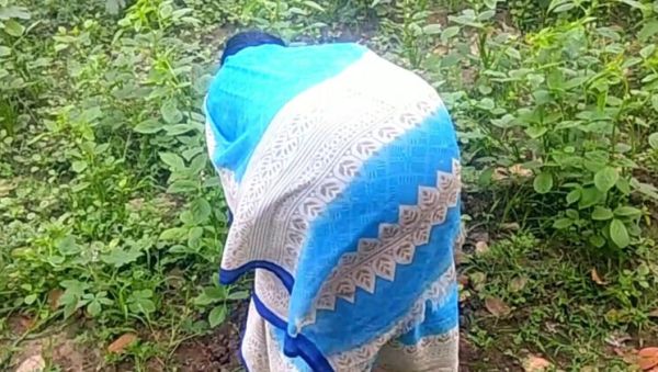 Village Aunty Shows Her Pussy to Ex-Boyfriend in Sugarcane Field - veryfreeporn.com - India on systemporn.com