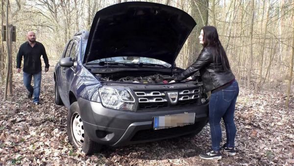 She sucks his big cock before he helps her fix the car - veryfreeporn.com - Germany on systemporn.com