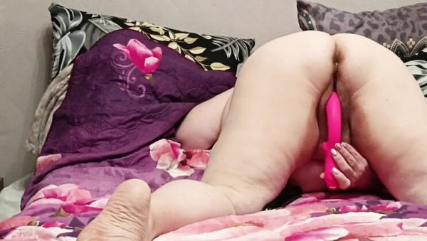Stepmom Zona901 Shows Off Her Big Natural Tits, Ass, and Pussy - veryfreeporn.com on systemporn.com