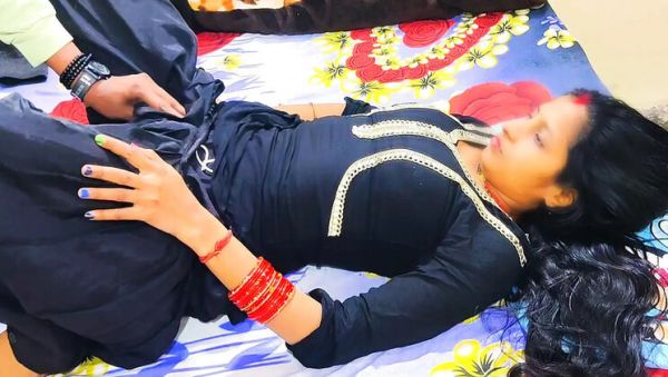 Desi sister-in-law offers sex to brother-in-law, he gets happy and fucks her tight pussy while stepbro watches - veryfreeporn.com - India on systemporn.com