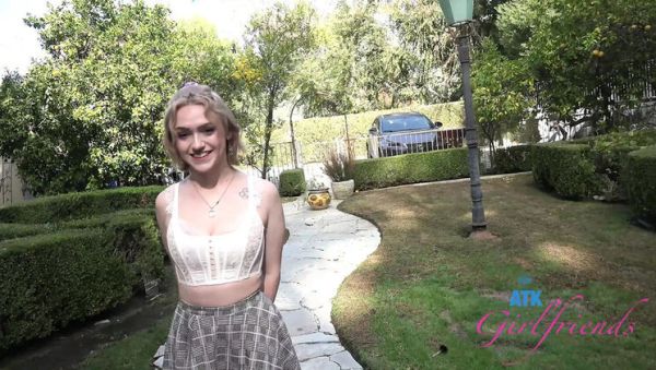 Gracie Gates Begs for a Creampie in a Virtual Date Blowjob and Footjob Scene - veryfreeporn.com - Britain on systemporn.com