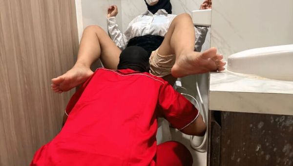 Clarelia Gets Fucked by Boss in Public Bathroom - veryfreeporn.com - Indonesia on systemporn.com