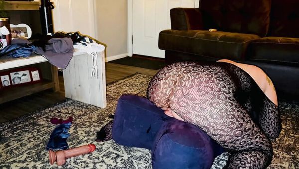 Big tit MILF bound and ready to please Daddy - veryfreeporn.com - Britain - Usa on systemporn.com