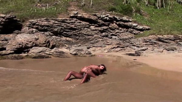 Hot Latina Babe Gets Her Pussy Fucked on the Beach - porntry.com - Britain - Usa on systemporn.com